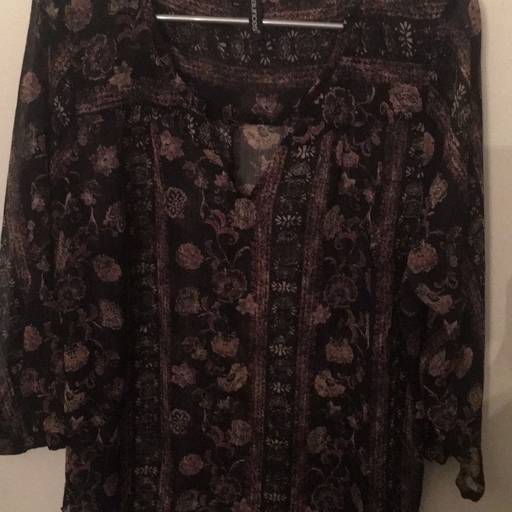 Three quarter blouse.